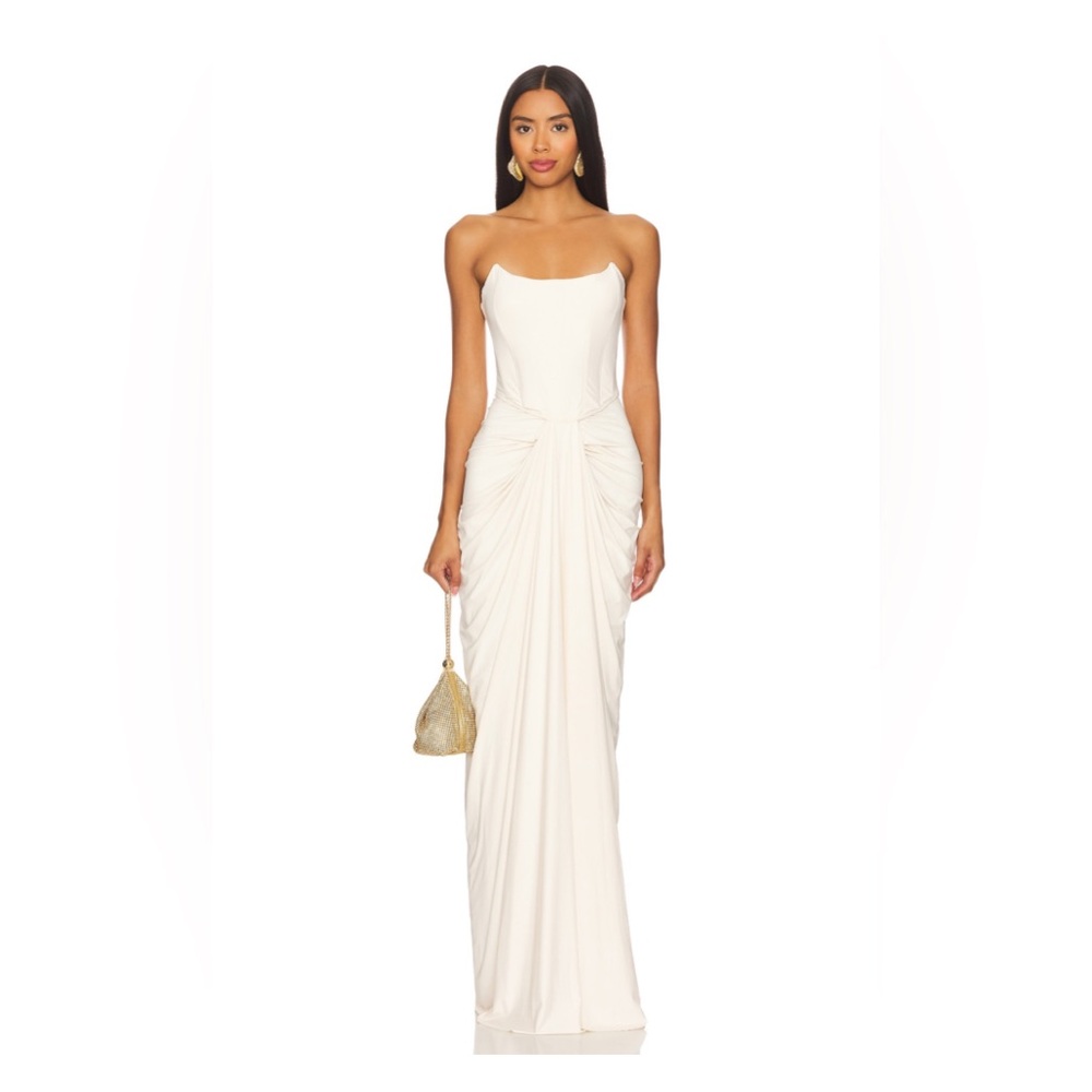 Chic Strapless Cream Gown